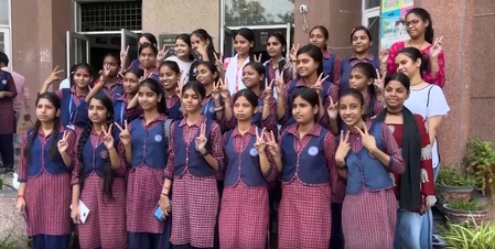 नोएडा: यूपी बोर्ड में गर्ल्स इंटर कॉलेज का दबदबा, 10वीं और 12वीं में छात्राओं का शानदार प्रदर्शन
