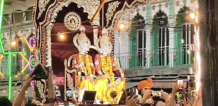 प्रयागराज में ऐतिहासिक 'भोर की चौकी' का भव्य आयोजन, देखने के लिए उमड़ी श्रद्धालुओं की भीड़