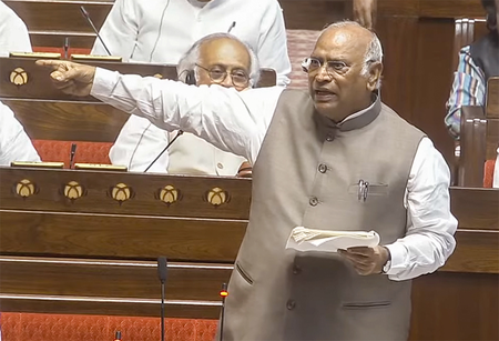 छात्रों से संवाद नहीं, बल का प्रयोग किया, सरकार ने जवाबदेही नहीं दिखाई: मल्लिकार्जुन खड़गे