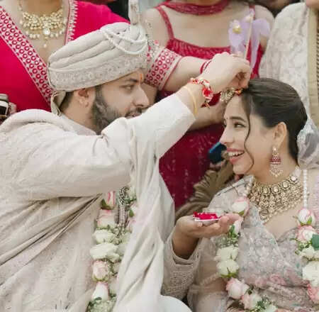 कार्तिक आर्यन ने शेयर की बहन की शादी की अनदेखी तस्वीरें, 'कीकी' के लिए बोले, 'तुम पर गर्व है'