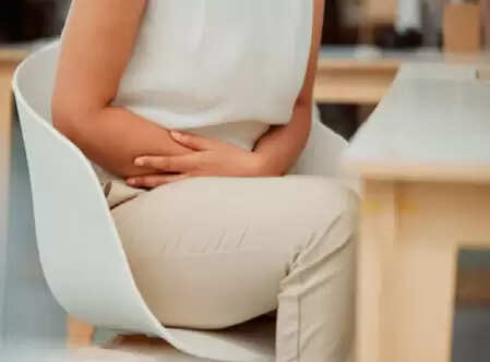 कहीं आप तो नहीं दे रहे पाइल्स की समस्या को दावत? ये हैं लक्षण