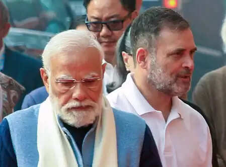 सिंहावलोकन 2025: राजनीतिक उथल-पुथल का साल, वक्फ से लेकर वंदे मातरम तक उठे सवाल