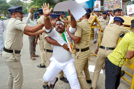 दिल्ली छात्र प्रदर्शन के दौरान केरल के मंत्री पी.सी. विष्णुनाथ हिरासत में, कांग्रेस ने पुलिस कार्रवाई की निंदा की