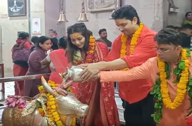 महाकाल की भक्ति में लीन हुए मोनालिसा और विक्रांत, दर्शन के बाद बोले-जब तक बुलावा नहीं आता, कोई नहीं आ सकता