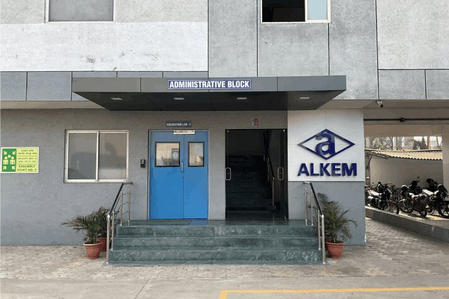 एल्केम लैब्स का मुनाफा वित्त वर्ष 26 की चौथी तिमाही में 27.7 प्रतिशत घटकर 236 करोड़ रुपए रहा