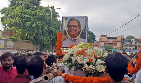 पूर्व टीएमसी विधायक आशीष बनर्जी के परिजनों से मिले भाजपा नेता, निधन पर जताया शोक
