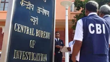 सीबीआई ने साइबर अपराध के बड़े इंफ्रास्ट्रक्चर पर की छापेमारी, फर्जी मैसेज भेजकर ठगने के मामले में तीन गिरफ्तार