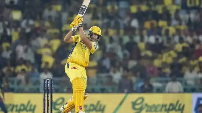 CSK का प्लेऑफ से सफाया, धोनी से तीन गुना पैसे लेकर भी ये खिलाड़ी कर गया टीम का बंटाधार, चैन्नई का 'असली गुनहगार'