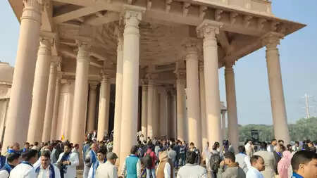 अंबेडकर परिनिर्वाण दिवस: बसपा का शक्ति प्रदर्शन, दलित प्रेरणा स्थल पर उमड़ा जनसैलाब