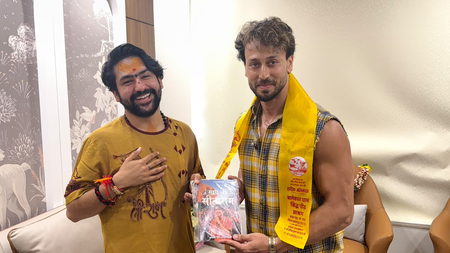 बागेश्वर बाबा से मिले टाइगर श्रॉफ, बालाजी पर फिल्म बनाने की योजना पर हुई चर्चा