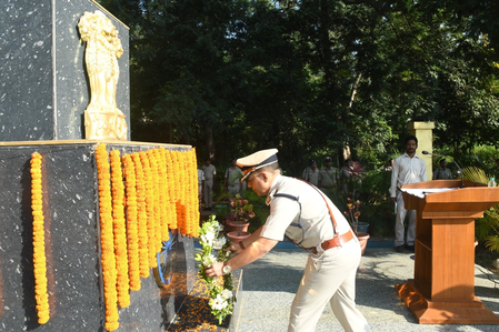 झारखंडः पुलिस संस्मरण दिवस पर शहीद जवानों को दी गई श्रद्धांजलि, डीजीपी बोलीं- चुनौतियों के बीच कर्तव्य निभाते हैं पुलिसकर्मी