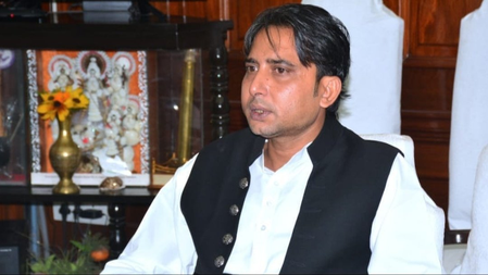 आग से झुलसे टीएमसी विधायक बैरन बिस्वास को बेहतर इलाज के लिए दिल्ली ले जाया गया