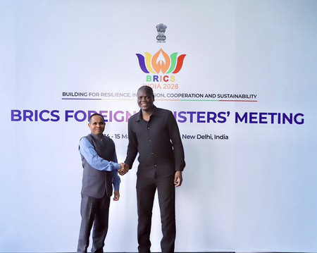 ब्रिक्स विदेश मंत्रियों की बैठक के लिए भारत पहुंचे दक्षिण अफ्रीका के मंत्री रोनाल्ड लामोला