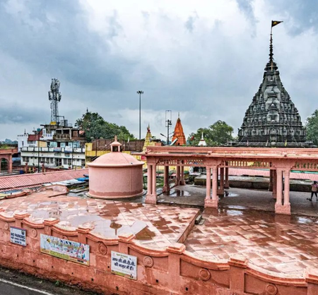 पुरुषोत्तम मास विशेष: नारायण के पदचिन्हों पर बना 18वीं शताब्दी का यह मंदिर, पितरों को मिलती है शांति