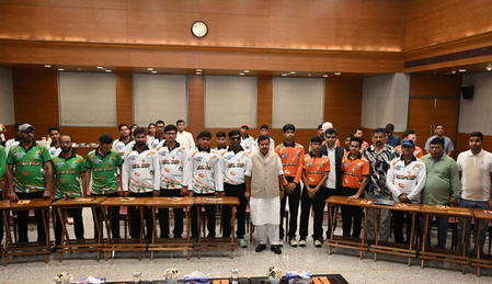नितिन नवीन ने दृष्टिबाधित क्रिकेट खिलाड़ियों से मुलाकात कर उनकी खेल भावना की सराहना की