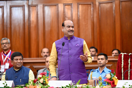 जनप्रतिनिधि संविधान की भावना को समझते हुए लोकतांत्रिक परंपराओं का सम्मान करें: ओम बिरला