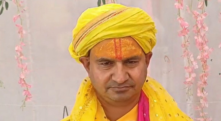 फलाहारी महाराज ने सीएम योगी को लिखा पत्र, मुस्लिम समुदाय को हिंदू त्योहारों के व्यापार से दूर रखने की मांग