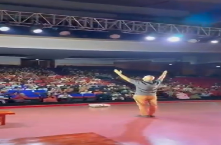 हैदराबाद के मंच से अनुपम खेर ने किया दर्शकों को मोहित, तालियों से गूंज उठा ऑडिटोरियम