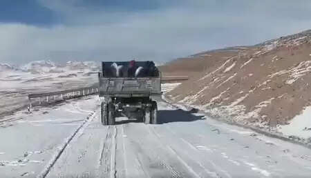 कड़ाके की ठंड और कम ऑक्सीजन में भी प्रोजेक्ट हिमांक का मिशन जारी, सड़कों को चालू रखने में जुटी टीम