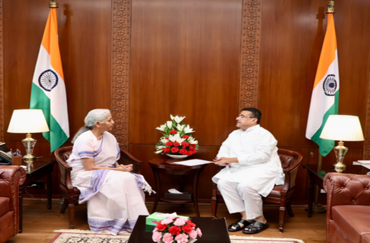 पश्चिम बंगाल में उद्योग, रोजगार और उद्यमिता बढ़ाने पर जोर, वित्त मंत्री निर्मला सीतारमण ने सीएम के साथ की चर्चा