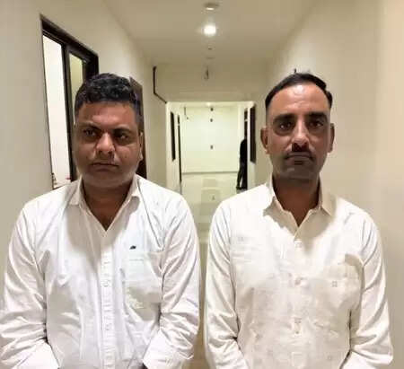 गांधीनगर: एसीबी ने 30 लाख रुपए की रिश्वत लेते दो सीआईडी कर्मियों को किया गिरफ्तार