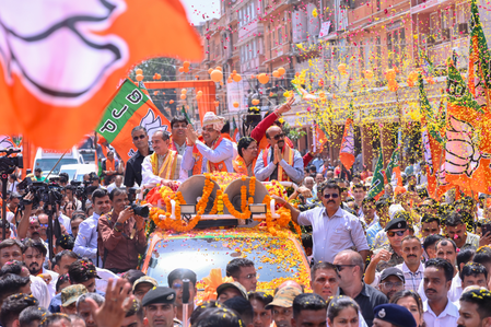 राजस्थान के मुख्यमंत्री ने निकाय चुनावों के दूसरे चरण के प्रचार के आखिरी दिन जयपुर में किया रोड शो