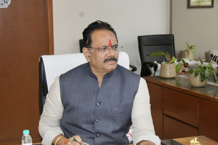 गुजरात: कुपोषित बच्चों की लगातार निगरानी सुनिश्चित करने के निर्देश, 3300 नए बाल अनुकूल आंगनबाड़ी केंद्र होंगे विकसित
