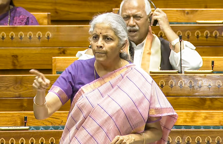 बैंक लॉकर में रखे पूरे सामान की वैल्यू पर क्यों नहीं मिल सकता मुआवजा, वित्त मंत्री ने संसद में दिया जबाव