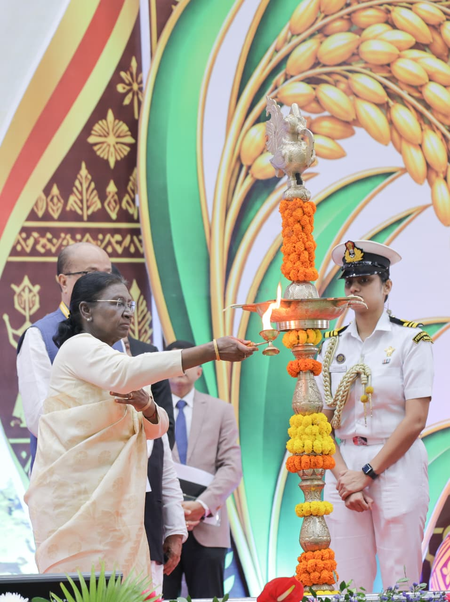 युवा बड़े सपने देखें, अपनी सफलता को समाज और राष्ट्र की सेवा से जोड़ें: राष्ट्रपति द्रौपदी मुर्मु