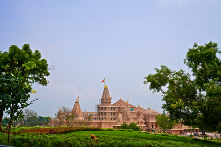 राम मंदिर की धार्मिक व्यवस्थाओं की जिम्मेदारी अब आचार्य इंद्रदेव मिश्र के जिम्मे