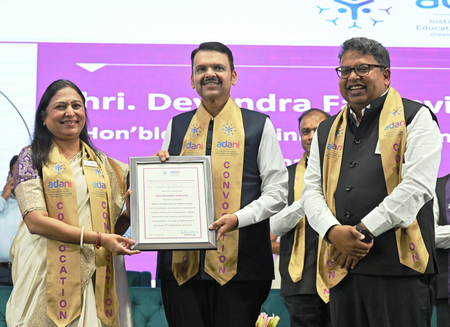 एआईएचईआर के दीक्षांत समारोह में फडणवीस बोले, उच्च शिक्षा को नवाचार का केंद्र बनना होगा