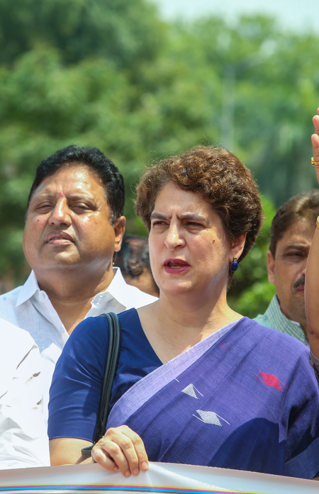 धर्मेंद्र प्रधान का ऐसे स्वागत शर्मनाक, जैसे कोई सुपरस्टार संसद आया हो: प्रियंका गांधी
