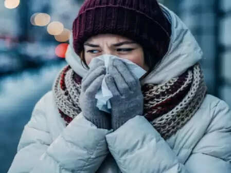 सर्दियों में कमजोर ब्लड सर्कुलेशन की वजह से शरीर देता है ये संकेत, जानें कारण से लेकर सरल उपाय