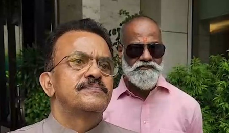 ओवैसी मुसलमानों की भावनाओं को भड़काकर अपनी राजनीति करते हैं: संजय निरुपम