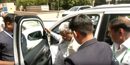 कर्नाटक कांग्रेस संकट: सिद्धारमैया दिल्ली के इंदिरा भवन पहुंचे, अगले सीएम' के सवाल पर शिवकुमार मुस्कुराए