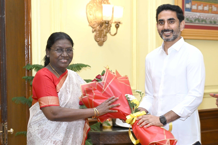 अमरावती विधेयक को मंजूरी देने के लिए आंध्र प्रदेश के नेताओं ने राष्ट्रपति से की मुलाकात, दिया धन्यवाद