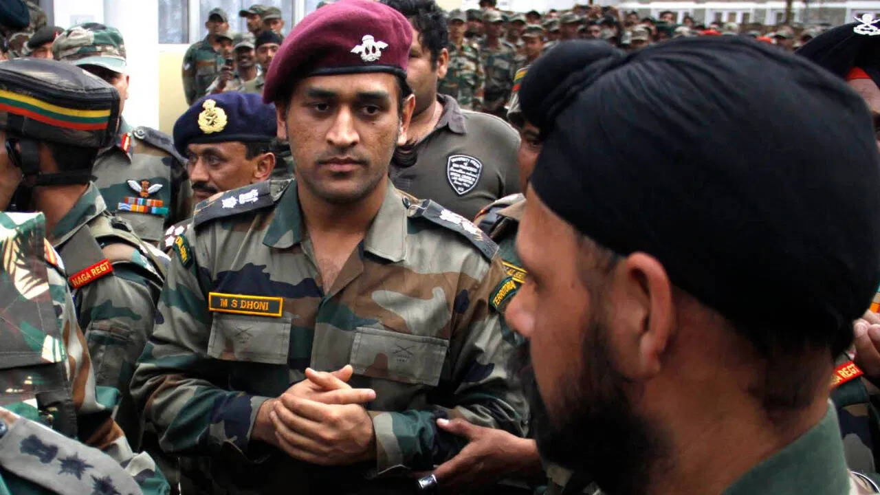 पाकिस्तान के खिलाफ सेना की वर्दी में दिखेंगे एमएस धोनी? तनाव के बीच अचानक कैप्टन ने लिया बड़ा फैसला