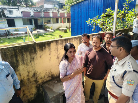 हजारीबाग : महिला अधिवक्ता की संदिग्ध मौत पर आक्रोश, पति की गिरफ्तारी की मांग को लेकर परिजनों का हंगामा