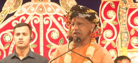 दुनिया में मुस्लिम से मुस्लिम, कम्युनिस्ट से कम्युनिस्ट और क्रिश्चियन से क्रिश्चियन लड़ रहे : सीएम योगी