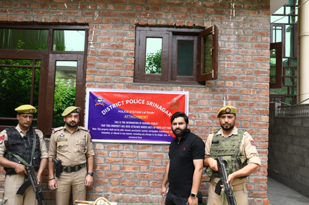 श्रीनगर में नशा तस्करों पर बड़ी कार्रवाई, 4 करोड़ रुपए से अधिक की संपत्तियां और वाहन जब्त