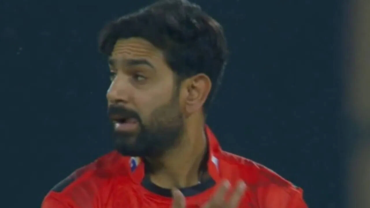 ये किस तरह की पिटाई है भाई, हारिस रऊफ के साथ बहुत बुरा हुआ, PSL में लुट-पुट गए