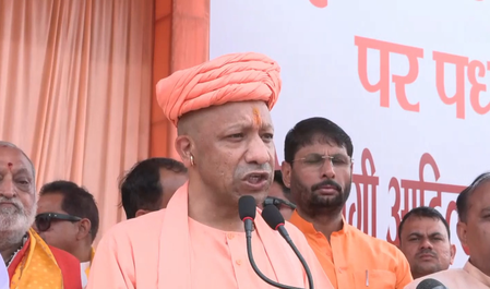 बाबर-औरंगजेब में विश्वास रखने वाले आपकी आस्था का सम्मान नहीं कर सकते : सीएम योगी