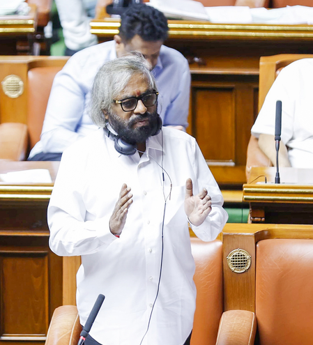 कर्नाटक में वन्यजीव नसबंदी प्रस्ताव पर किसानों का विरोध, वन मंत्री पर साधा निशाना