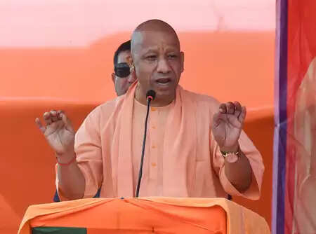 बुनकरों की आय, सम्मान और स्थायित्व सुनिश्चित करना हमारी प्राथमिकता : सीएम योगी