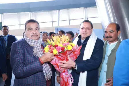 केंद्रीय मंत्री नितिन गडकरी की अध्यक्षता में राष्ट्रीय राजमार्ग परियोजनाओं की हुई समीक्षा बैठक, सीएम धामी रहे मौजूद