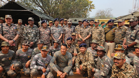 31 मार्च तक नक्सलमुक्त झारखंड का लक्ष्य, सीआरपीएफ डीजी ने चाईबासा में ऑपरेशनल तैयारियों की समीक्षा की