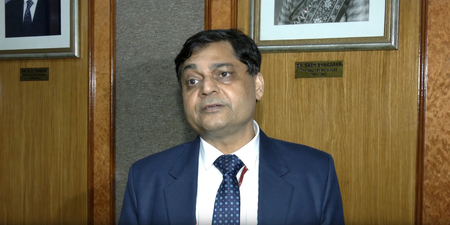2050 तक दुनिया के 50 प्रतिशत लोगों को लग सकता है चश्मा, एम्स विशेषज्ञ की चेतावनी