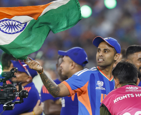 आईसीसी टी20 वर्ल्ड कप : टीम इंडिया की ऐतिहासिक जीत पर राष्ट्रपति, प्रधानमंत्री समेत केंद्रीय मंत्रियों ने दी बधाई