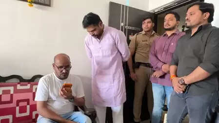 भाषा विवाद को लेकर आत्महत्या करने वाले छात्र के परिजनों से अजित पवार और एकनाथ शिंदे ने की बात