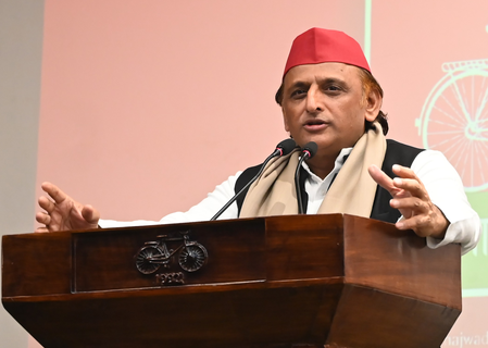 'महिलाओं का सम्मान मेरे लिए राजनीतिक मुद्दा नहीं, व्यक्तिगत संकल्प है,' रक्षाबंधन पर बोले अखिलेश यादव